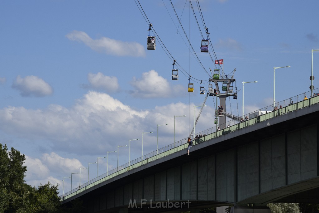 Koelner Seilbahn Gondel blieb haengen Koeln Linksrheinisch P290.JPG - Miklos Laubert